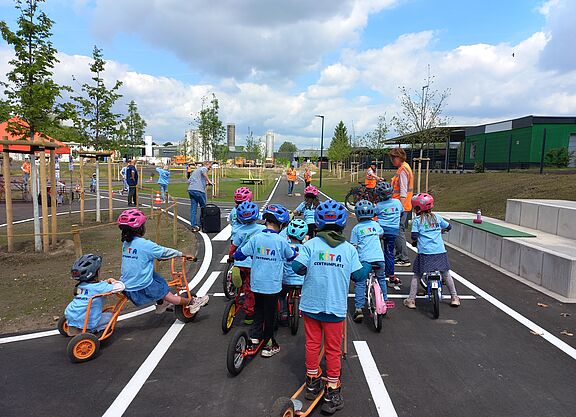 Kita-Kinder starten in den Parcours
