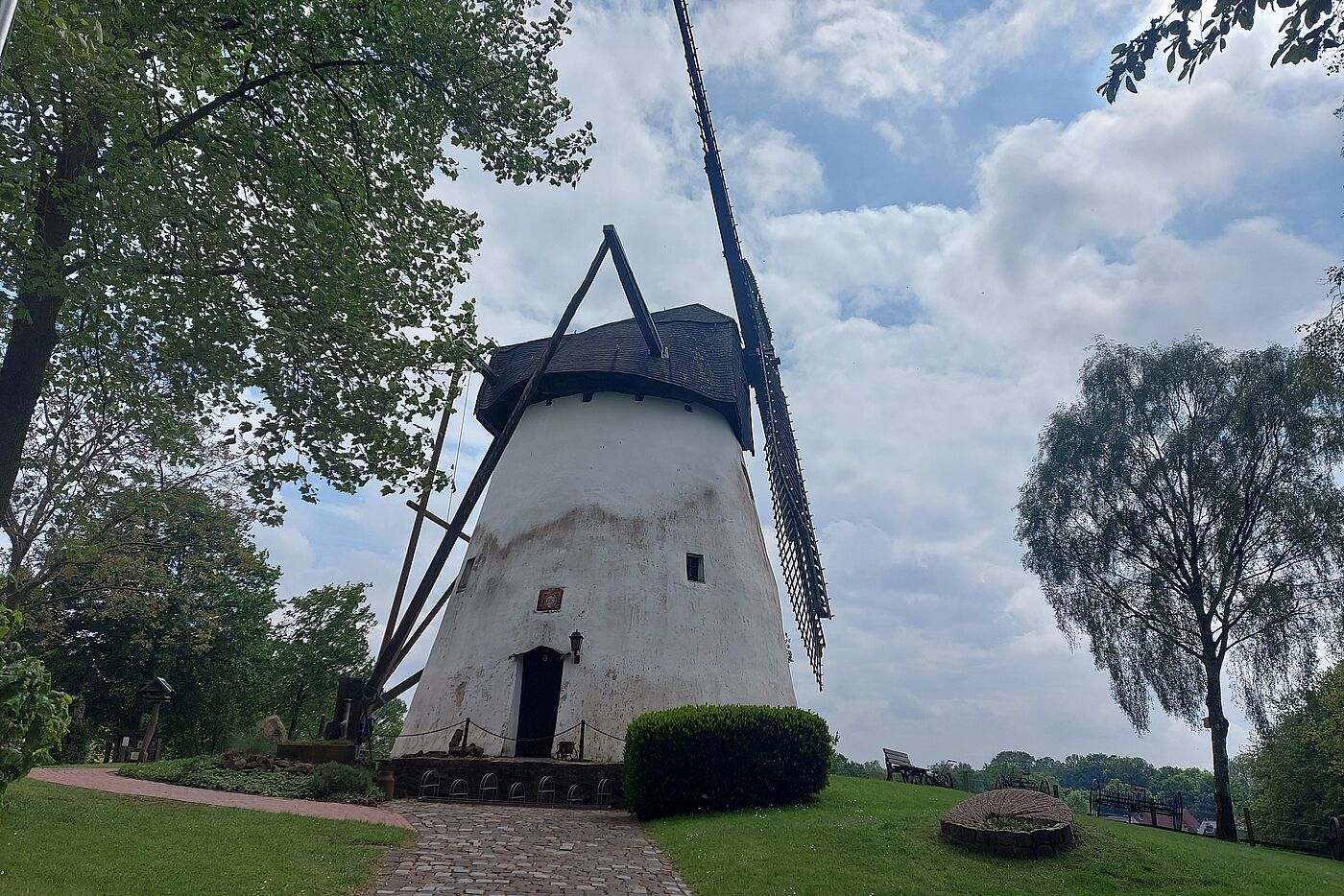 Wir gehen zur Windmühle 