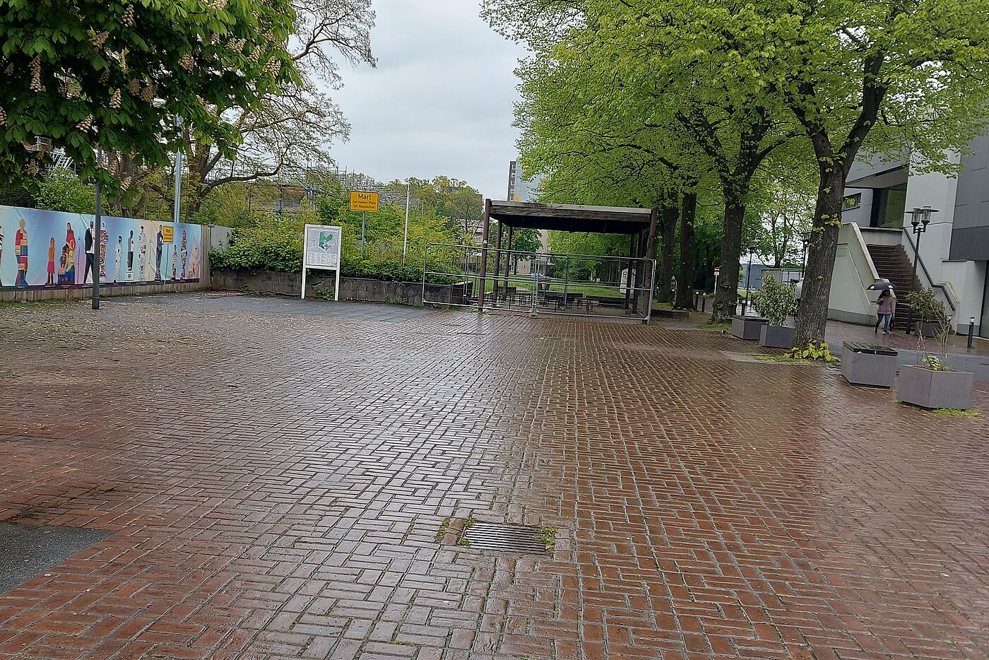 Der einzige Unterstand für Fahrräder am Marler Stern ist gesperrt wegen Einsturzgefahr