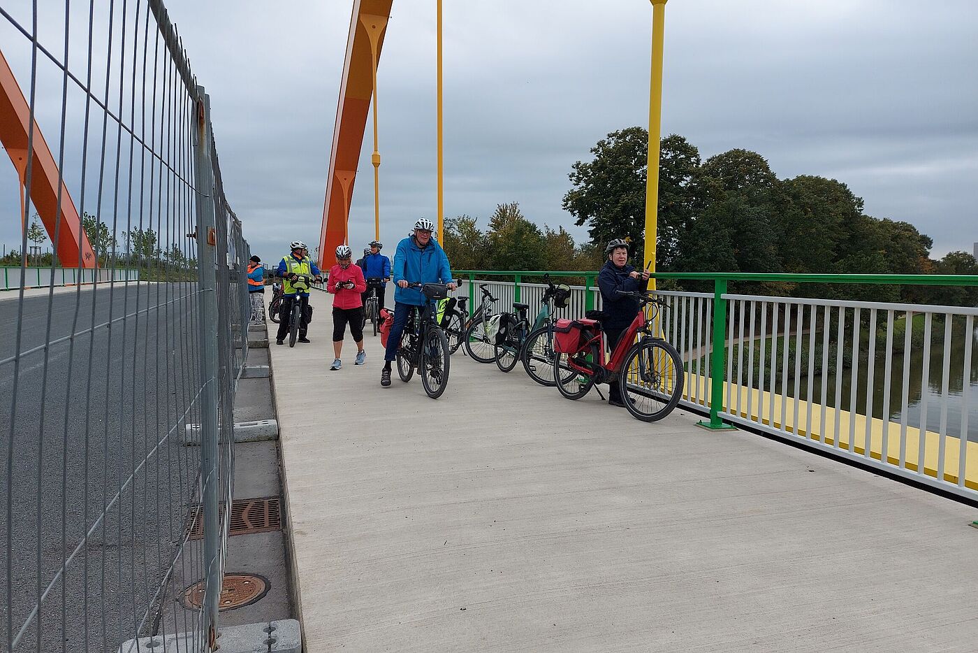 auf der neuen Brücke