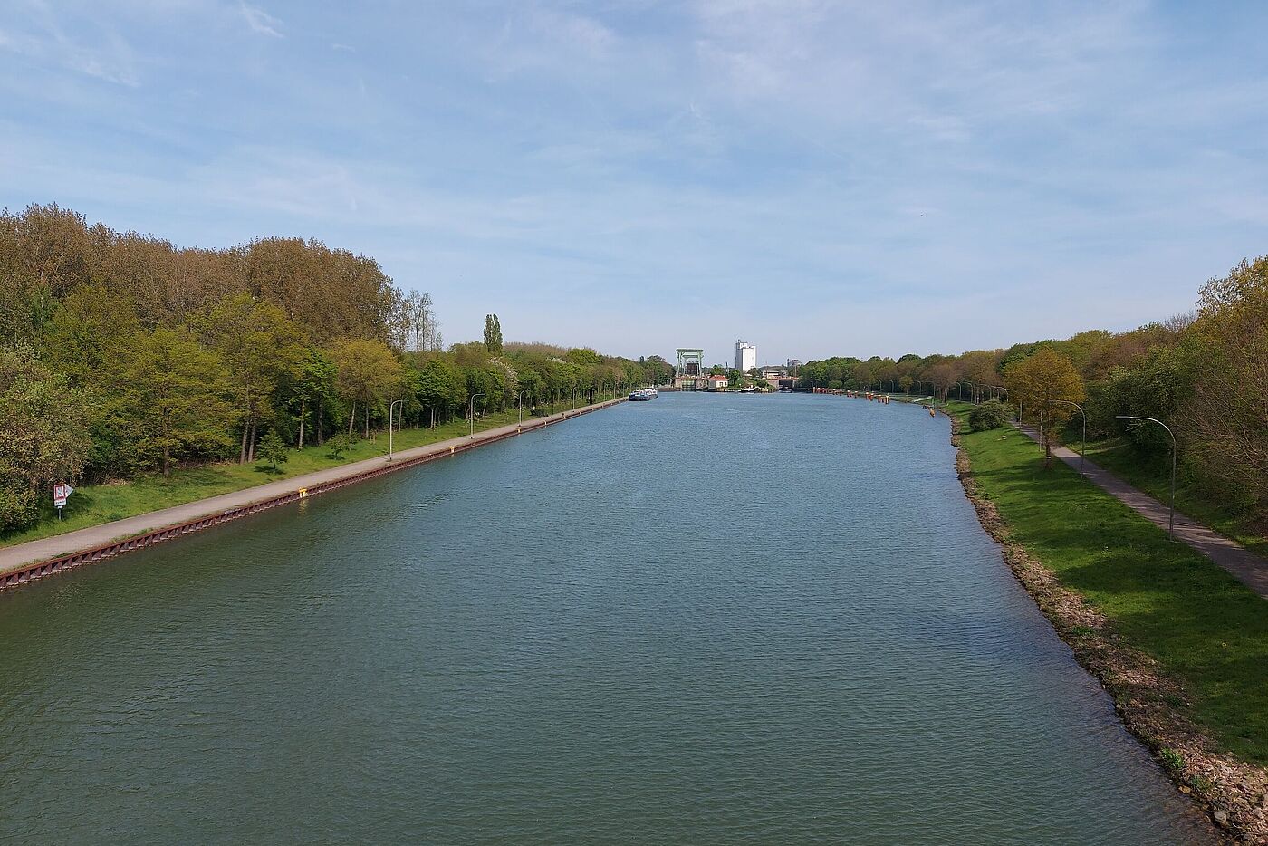 auf der Kanalbrücke