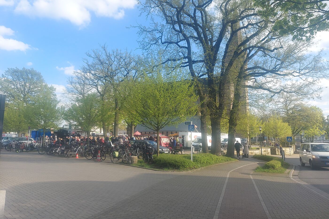 Es ist sehr voll auf dem Naschmarkt