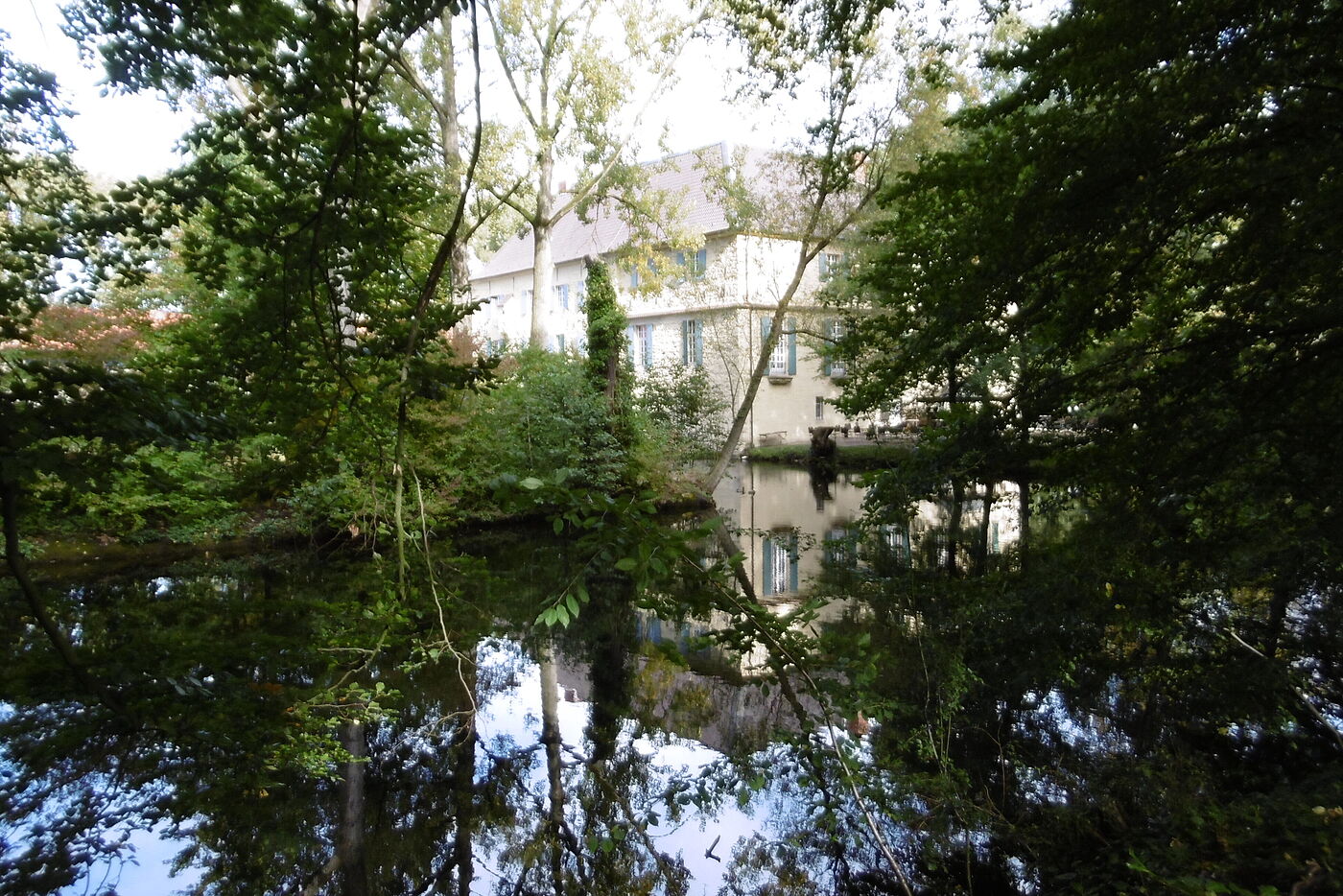 ... vorbei an der Wasserburg Lüttinghof.
