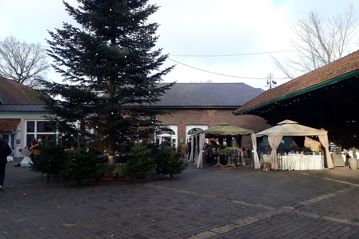 Schmuecker_Hof_im_Advent