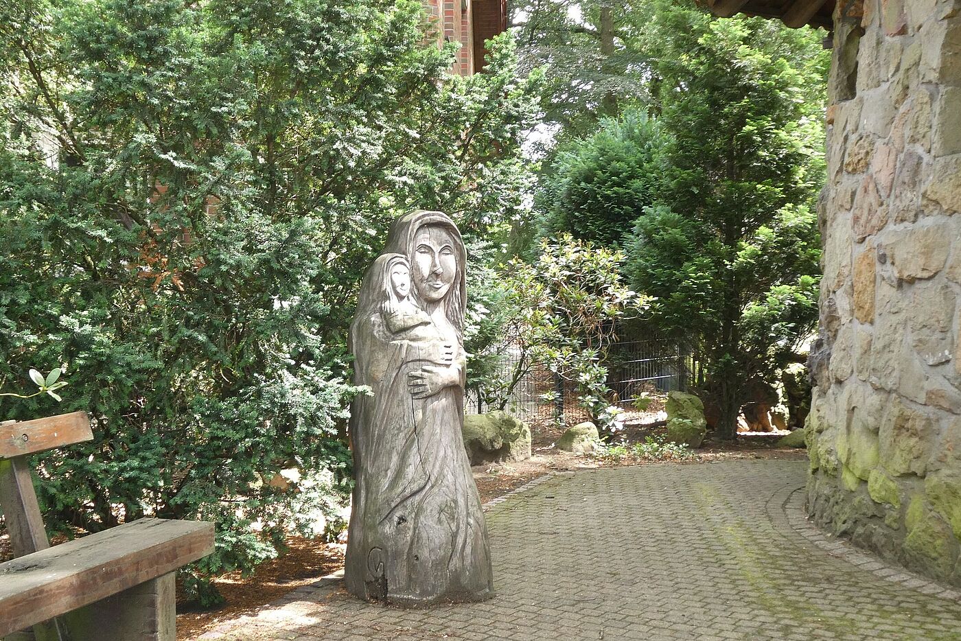 vor der Kapelle