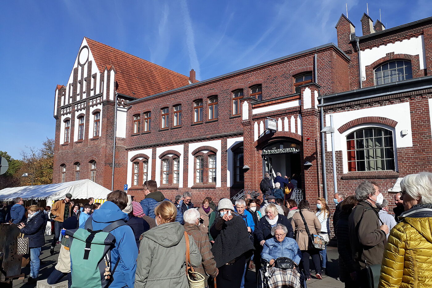 8_alle_geniessen_das_herrliche_Wetter
