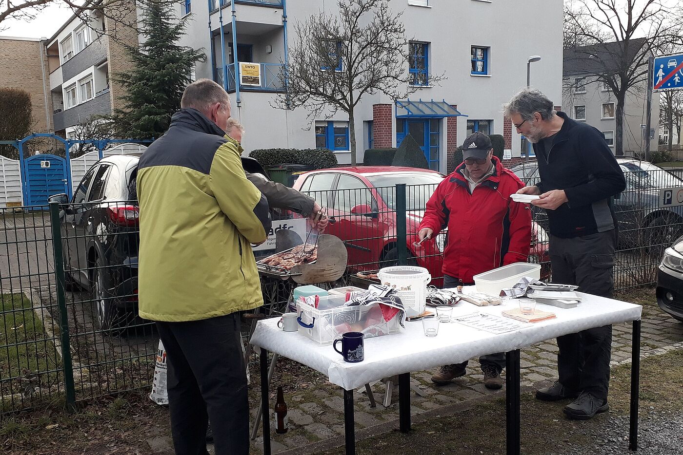 Am Grillstand.