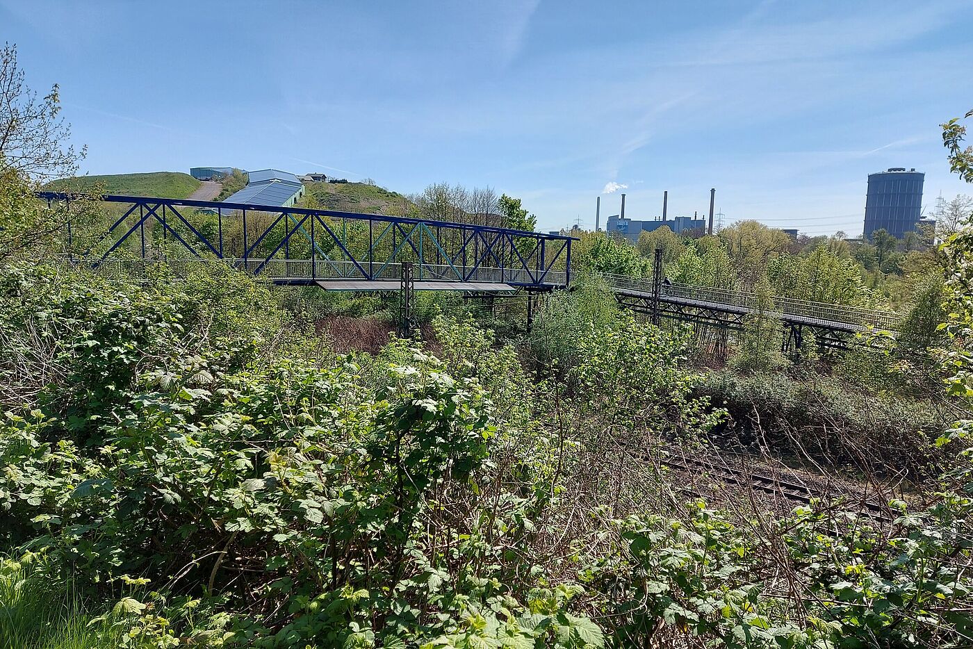 Skihalle und Bottroper Gasometer