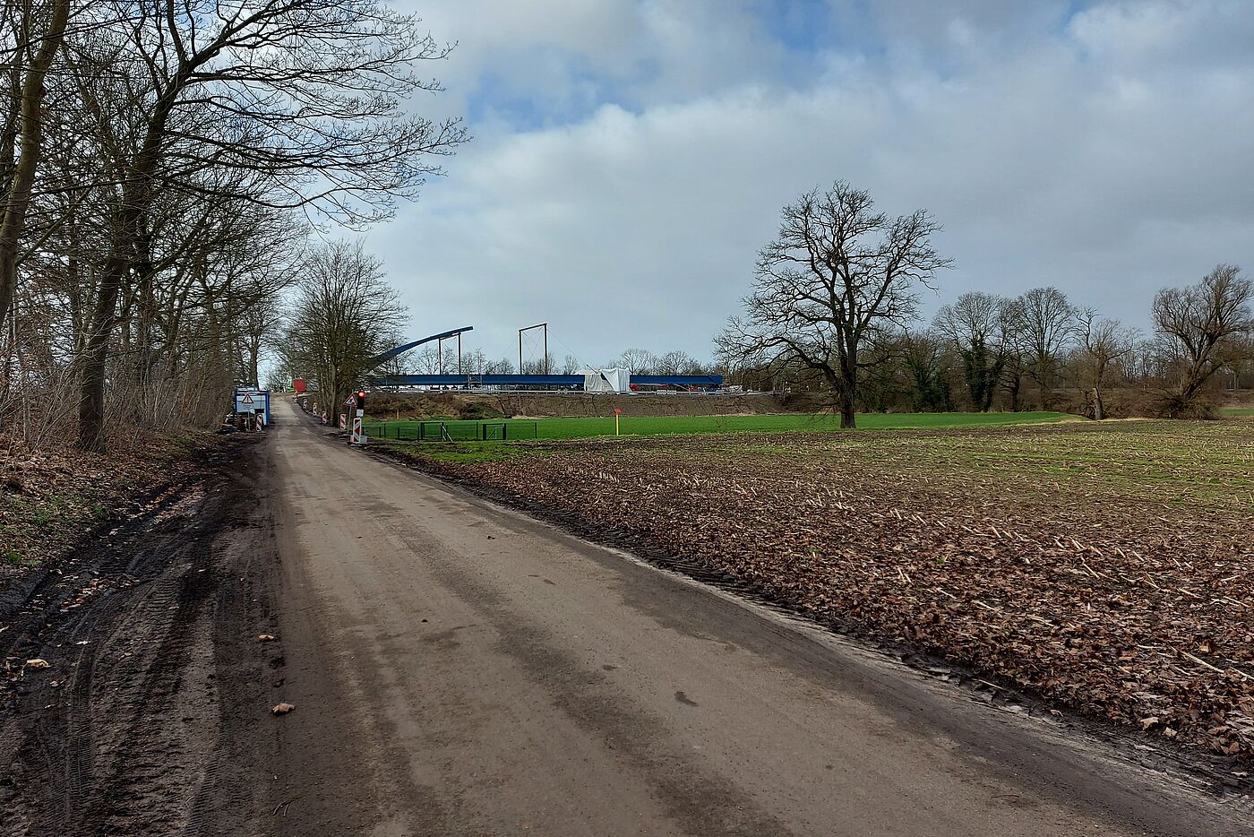 Hünxer Brücke in Warteposition.   