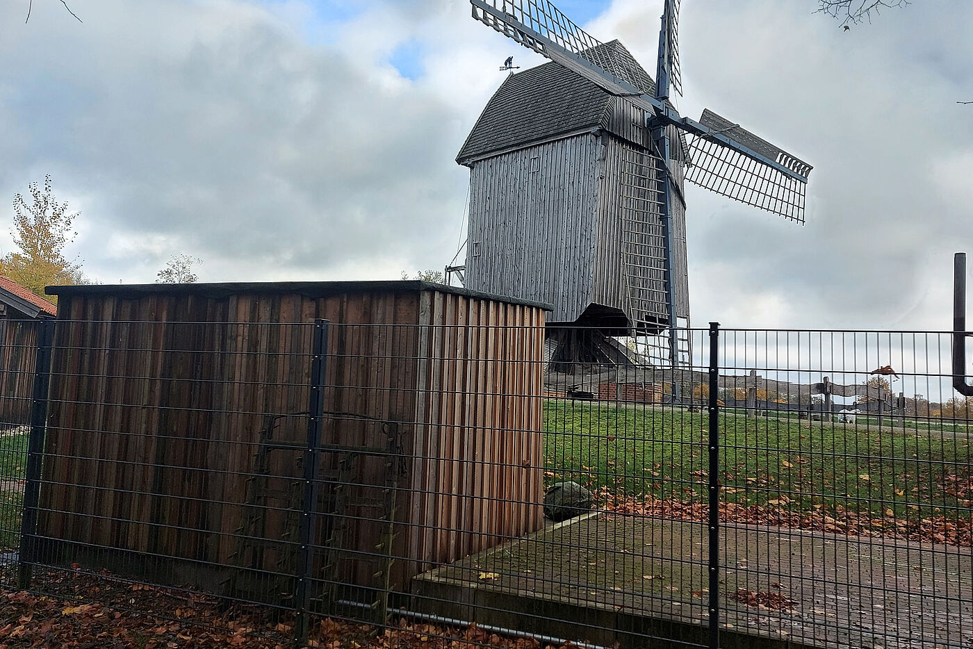 die Bockwindmühle am Rand von Weseke