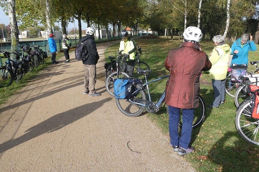 4_kurze_Pause_am_Kanal